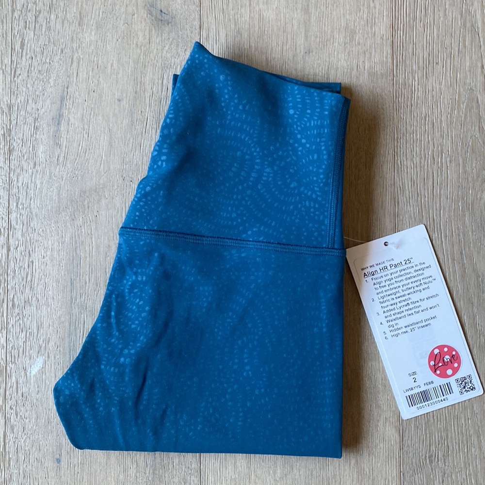 align 25" filigree emboss bermuda teal size 2 lululemon nwt
